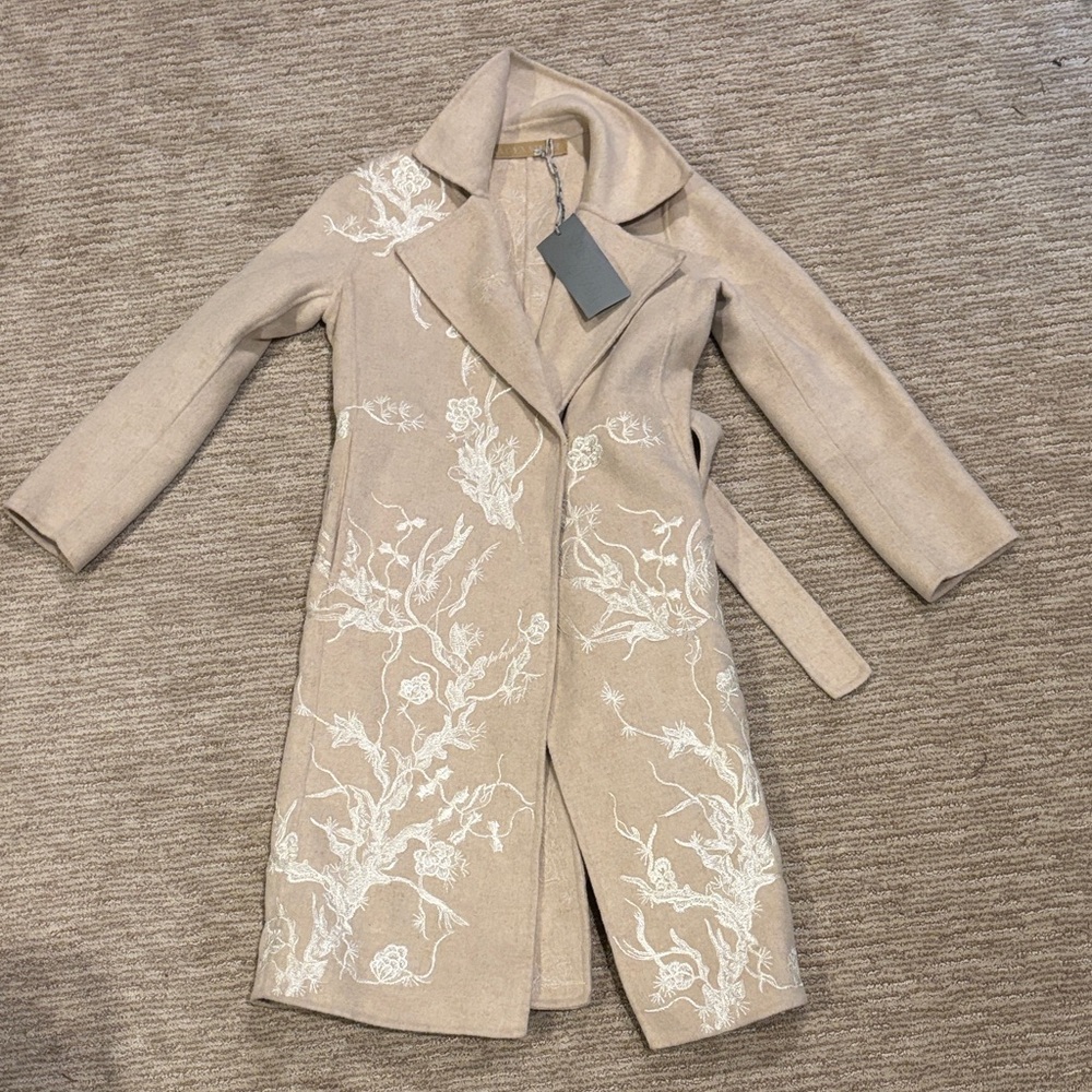 AGEL IN BUTTER CREAM COAT